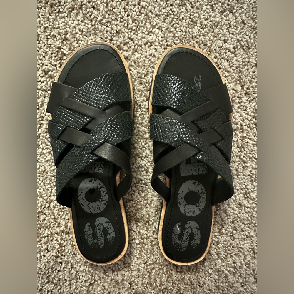 NWOT- Sorel Ella Slides